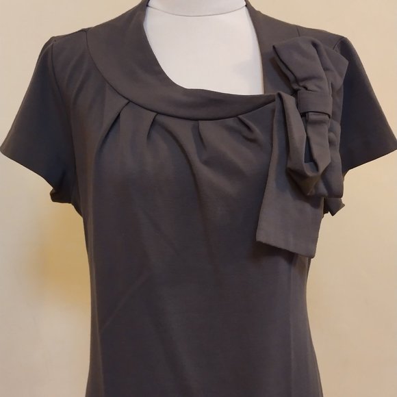 Cherrie Tops - Retro style top with collar detail in brown